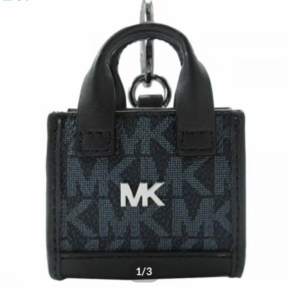 MICHAEL KORS NWT LANYARD CASE FOR APPLE AIRPODS PRO 2.5"W X 2.75"H X1"D - Picture 3 of 3